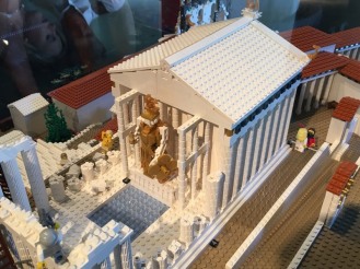 Lego_Acropolis_Athena_side